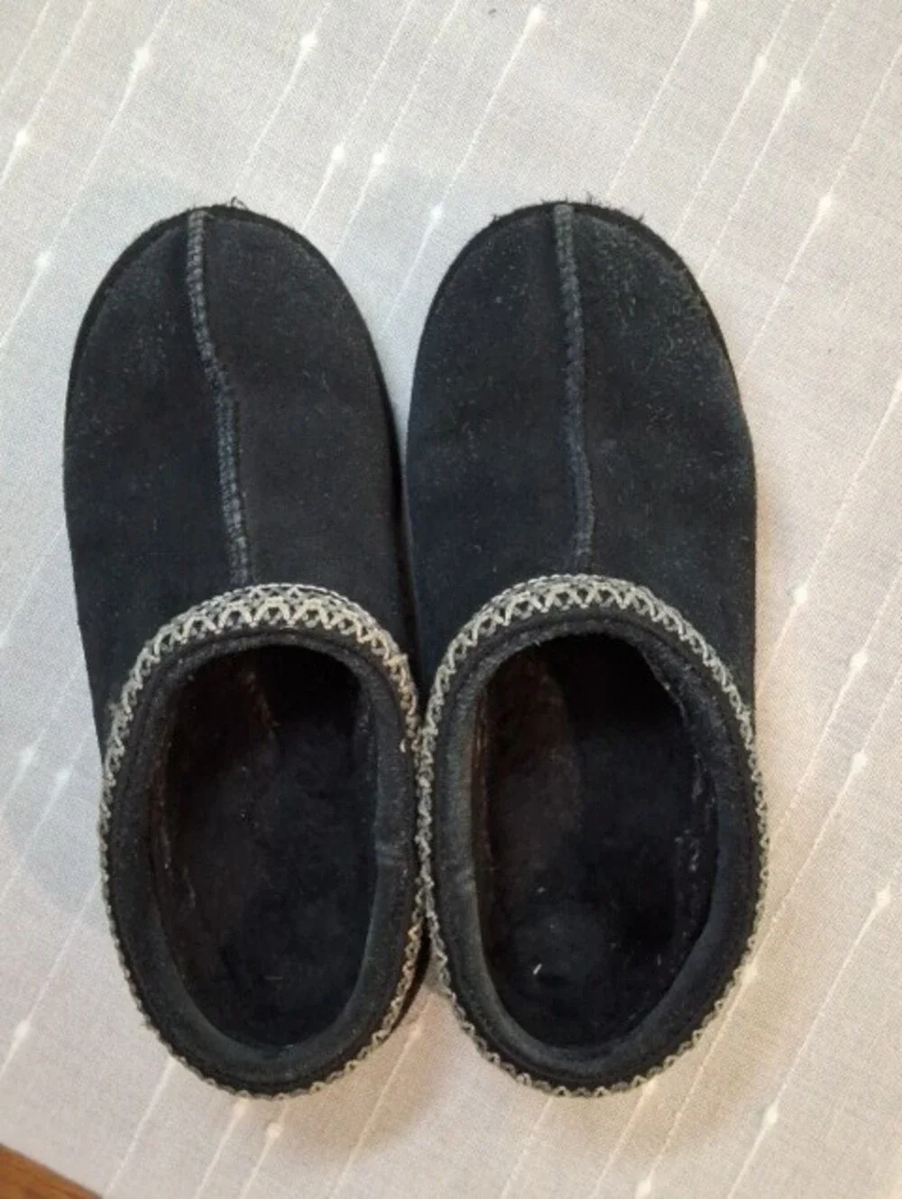 UGG Tasman Black Suede Slippers Kids Size 3 Good Condition